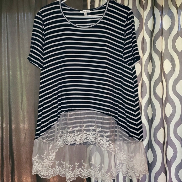 JODIFL Tops - EUC 🤍 Navy & White Top